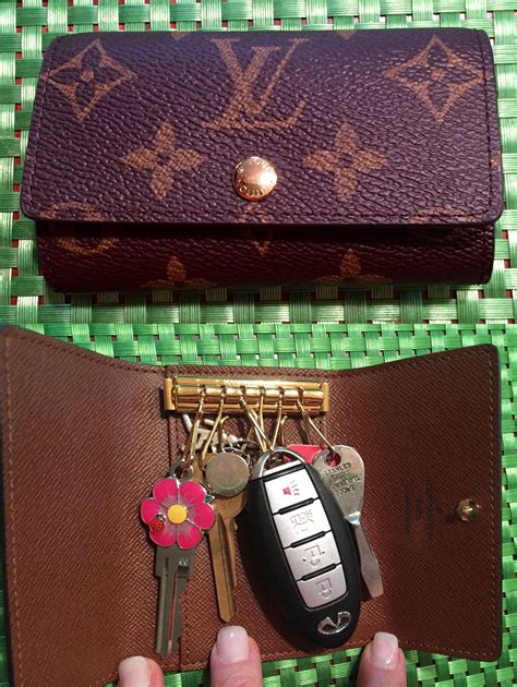 louis vuitton key ring|louis vuitton keyholder.